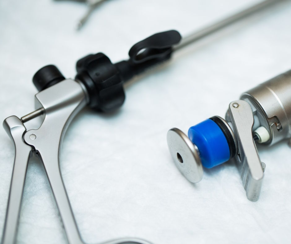 腹腔鏡手術只適合年輕、健康人士？3分鐘了解2種手術的優缺點！